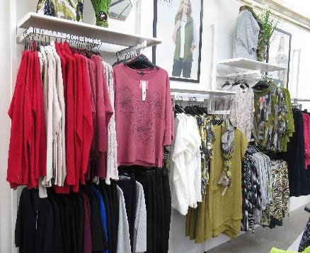 Twinslot Fashion display wall hanging Opt.2