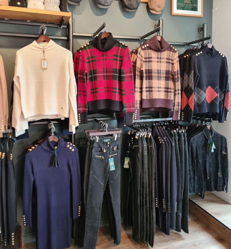 Rear hanging wall systems for clothes
